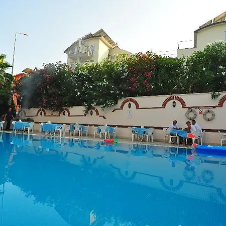 Hotel Dynasty Side