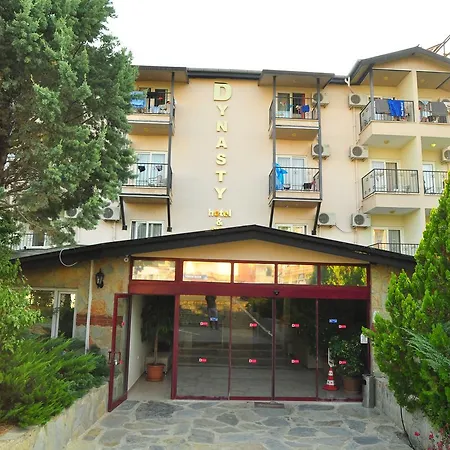 Hotel Dynasty Side